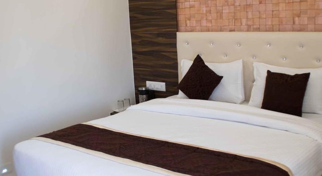 Hotel Gitanjali Inn By Bizzgrow Hotels Ahmedabad Ngoại thất bức ảnh