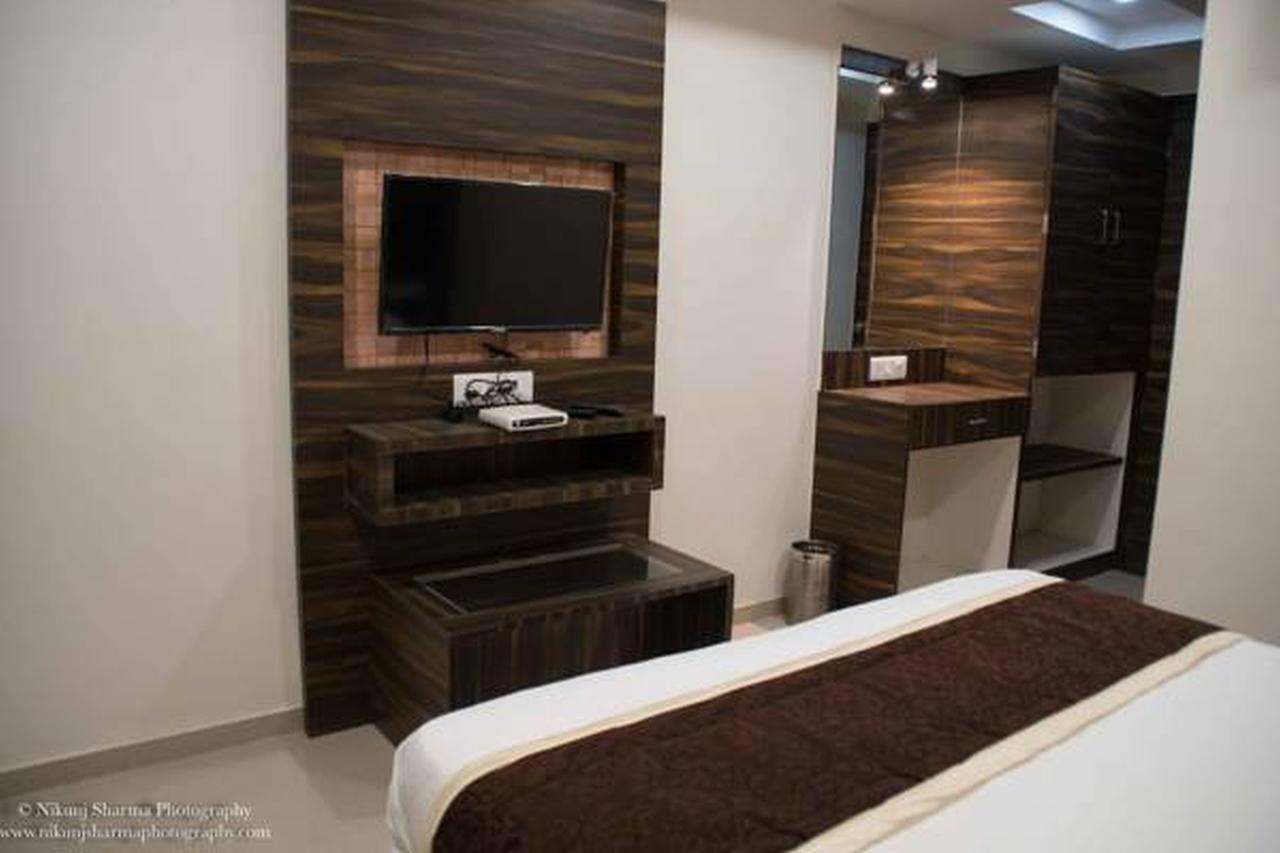 Hotel Gitanjali Inn By Bizzgrow Hotels Ahmedabad Ngoại thất bức ảnh